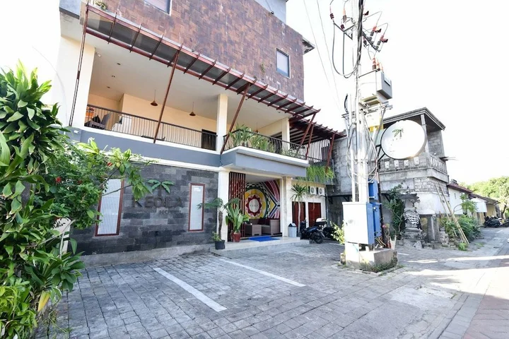 Кута: RedDoorz near Legian Street