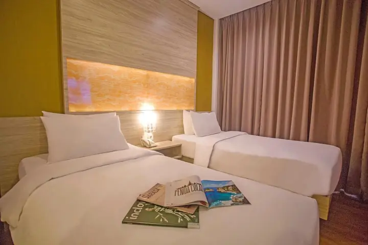 Караванг: Front One Akshaya Hotel Karawang