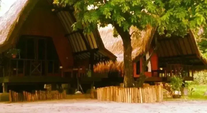 Гили Аир: Lucky's Bungalow and Bar