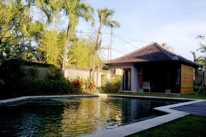 Чангу: RedDoorz near Batubelig Beach