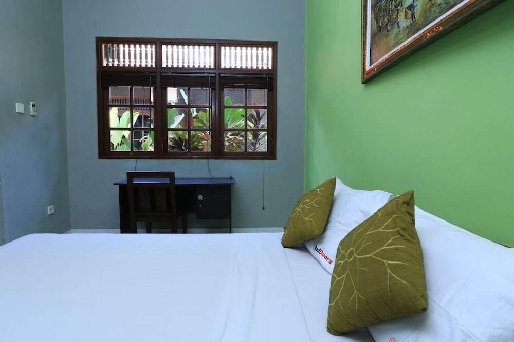 Кута: RedDoorz @ Dewi Sita Seminyak
