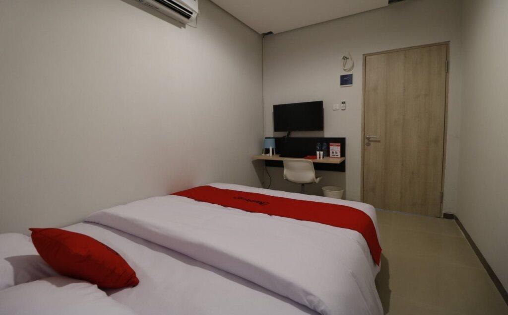 RedDoorz Plus near Pondok Indah Mall — фото 5