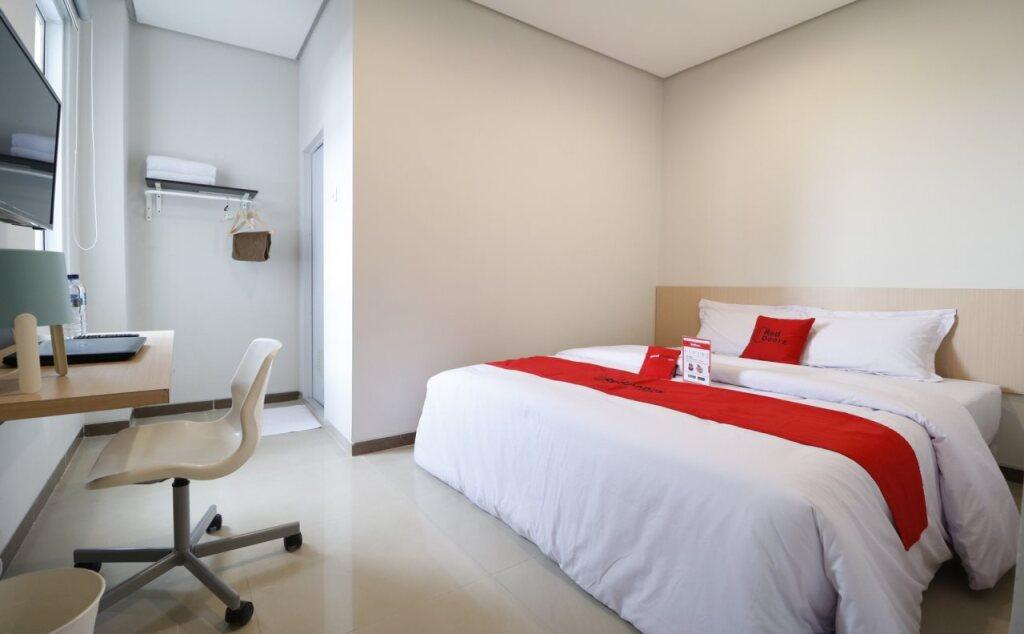 RedDoorz Plus near Pondok Indah Mall — фото 2