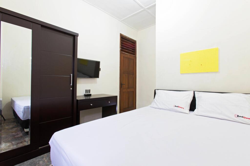 RedDoorz @ Cempaka Putih Barat — фото 1
