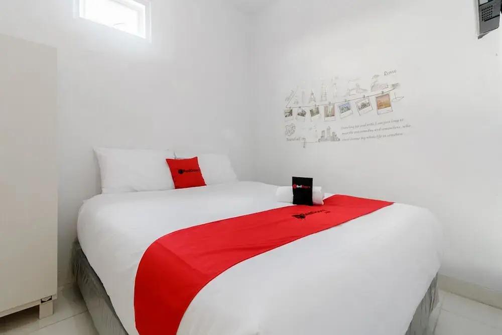 RedDoorz Plus near Taman Rasuna Menteng — фото 3