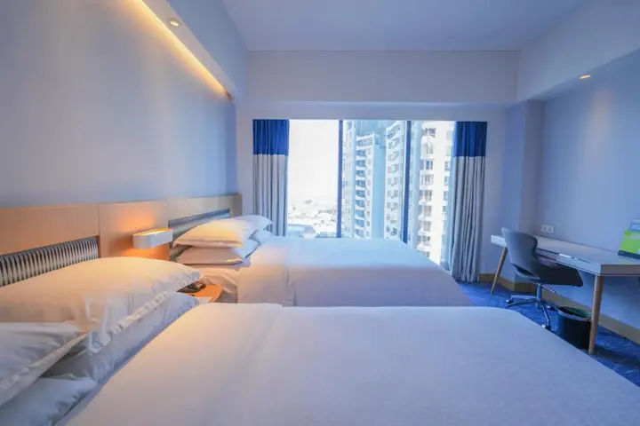 Сурабая: Four Points by Sheraton Surabaya, Tunjungan Plaza