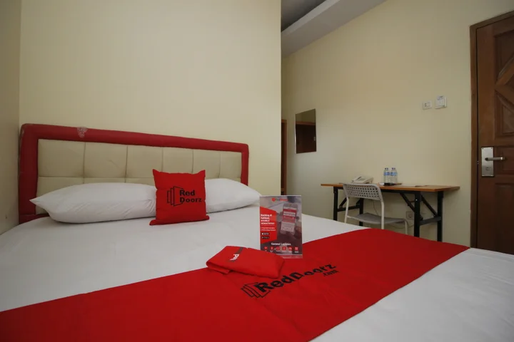 Джакарта: RedDoorz Plus @ Jalan Pemuda Jakarta