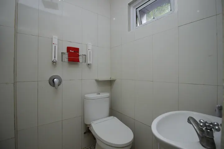 Джакарта: RedDoorz Plus @ Jalan Pemuda Jakarta