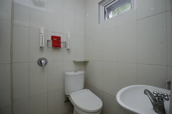 Джакарта: RedDoorz Plus @ Jalan Pemuda Jakarta