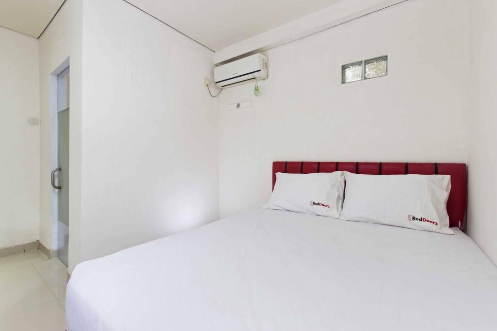 Джакарта: RedDoorz Plus @ Jalan Pemuda Jakarta