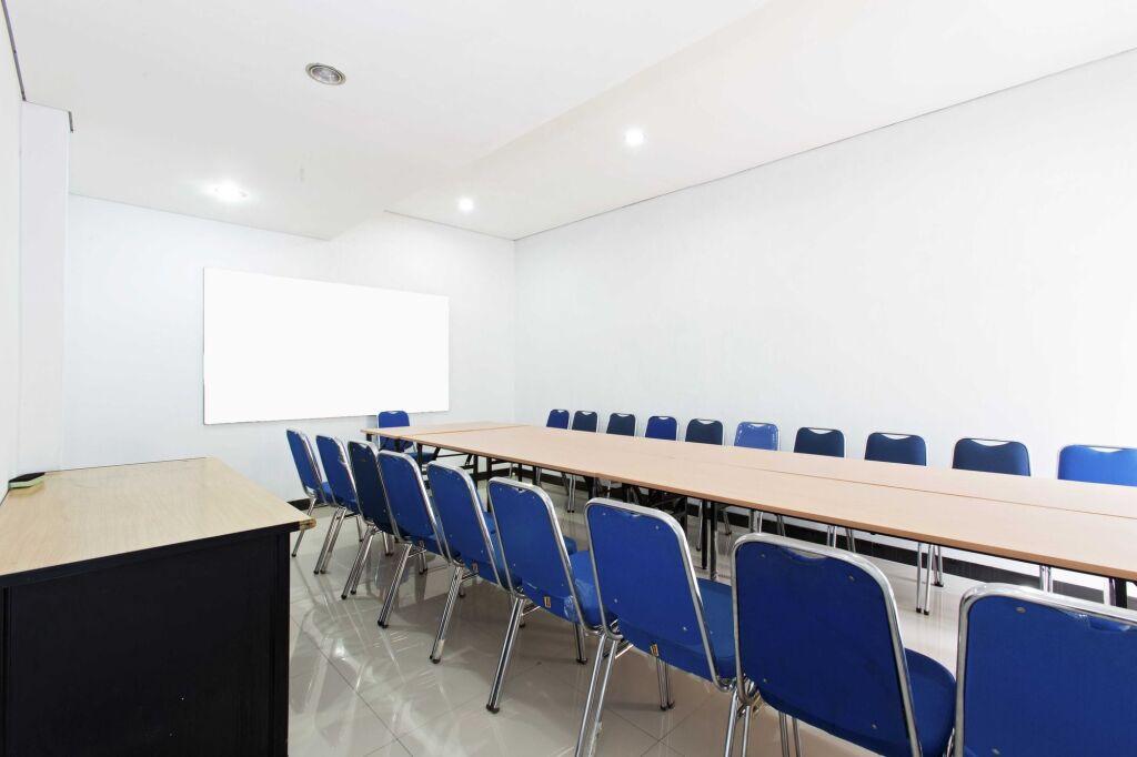 Джакарта: RedDoorz Plus @ Jalan Pemuda Jakarta