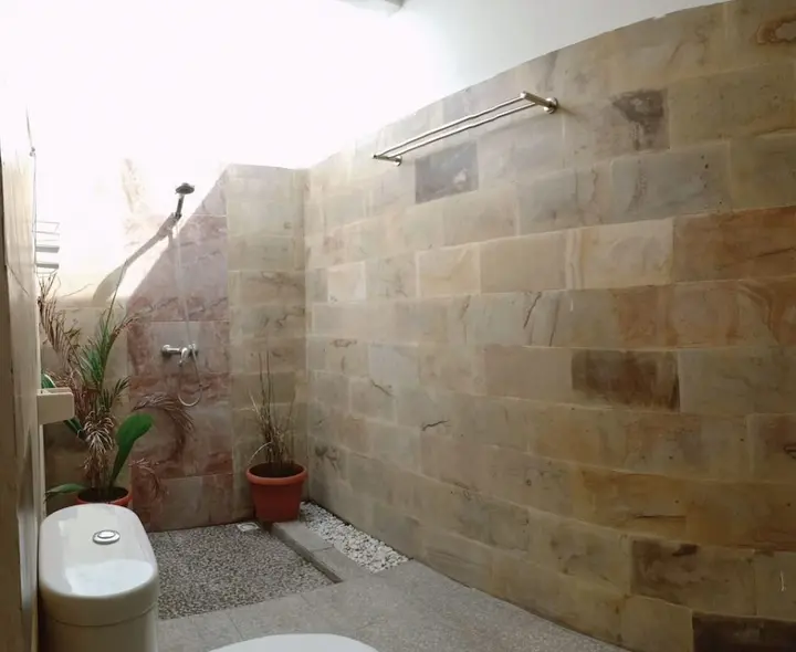 Гили Аир: Rumah Amel