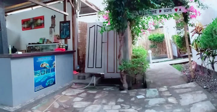 Гили Аир: Rumah Amel