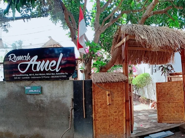 Гили Аир: Rumah Amel