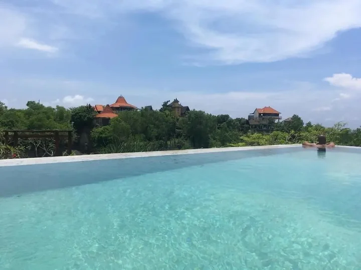 Унгасан: Adila Bali