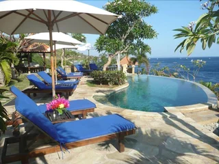 Бунутан: Blue Moon Villas
