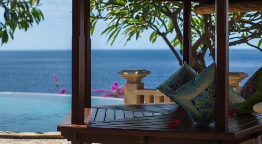 Бунутан: Blue Moon Villas