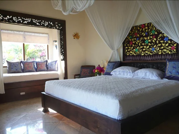 Бунутан: Blue Moon Villas
