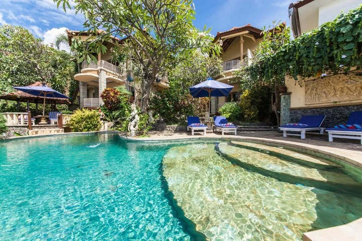 Бунутан: Blue Moon Villas