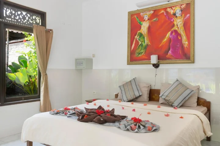 Гили Траванган: Warna Beach Hotel