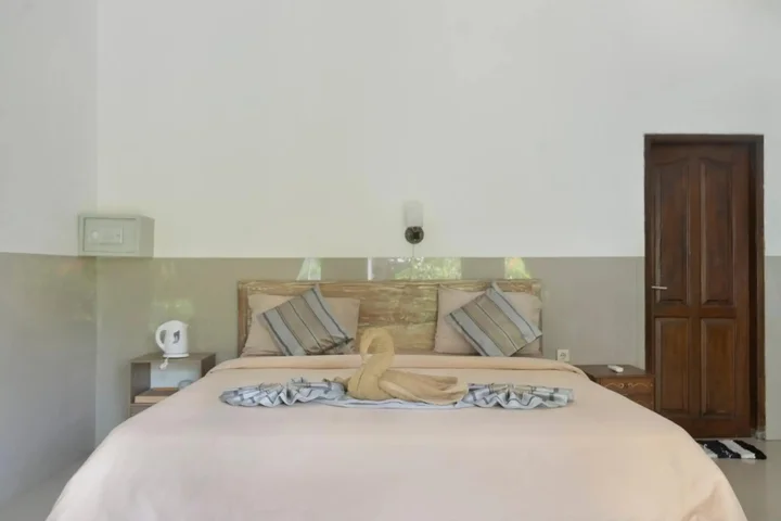 Гили Траванган: Warna Beach Hotel