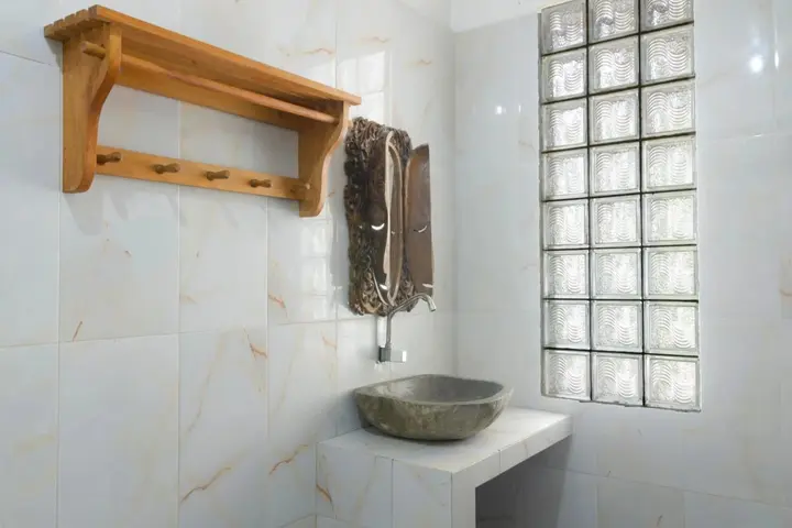 Гили Траванган: Warna Beach Hotel