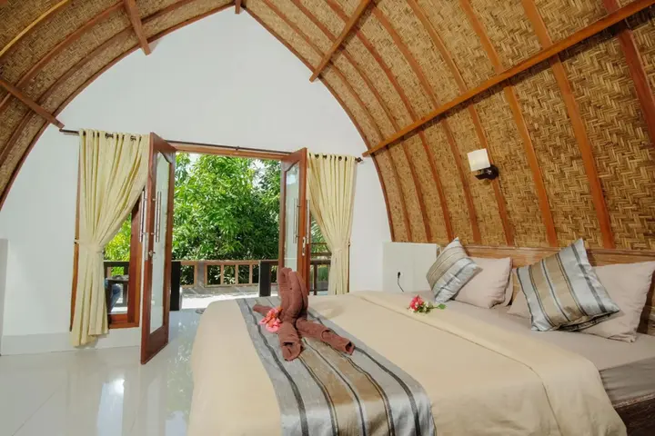 Гили Траванган: Warna Beach Hotel