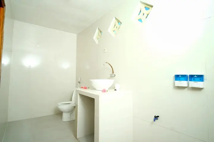 Гили Траванган: Warna Beach Hotel