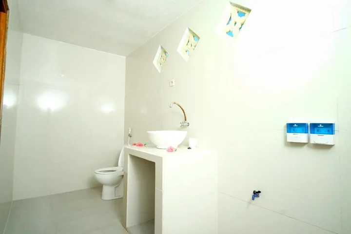 Гили Траванган: Warna Beach Hotel
