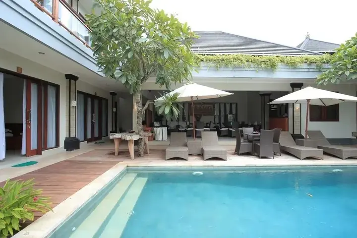 Чангу: RedDoorz Plus @ Raya Batu Bolong