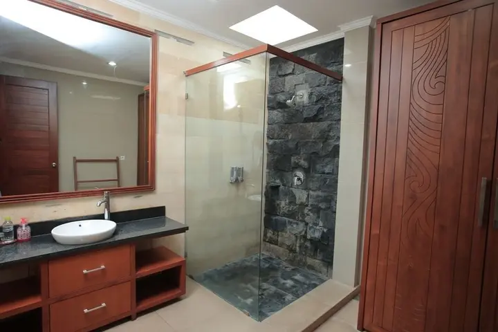 Чангу: RedDoorz Plus @ Raya Batu Bolong