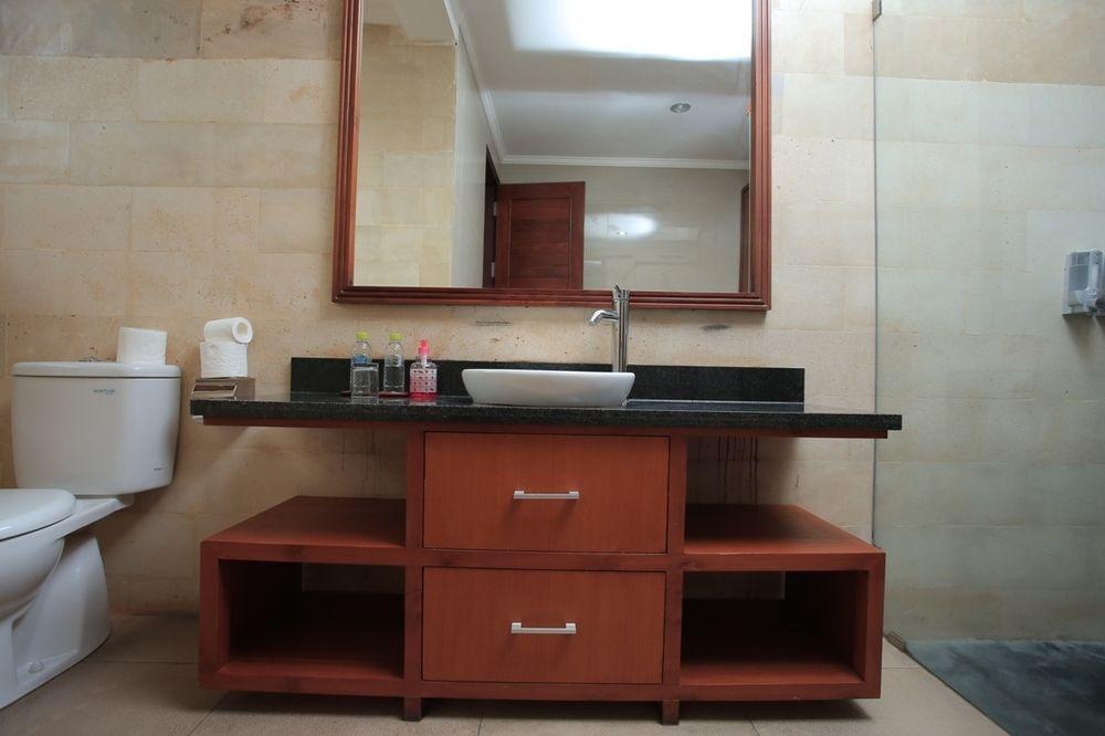 Чангу: RedDoorz Plus @ Raya Batu Bolong