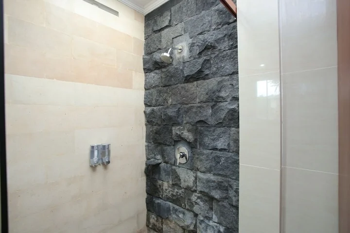 Чангу: RedDoorz Plus @ Raya Batu Bolong
