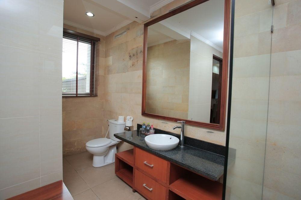 Чангу: RedDoorz Plus @ Raya Batu Bolong