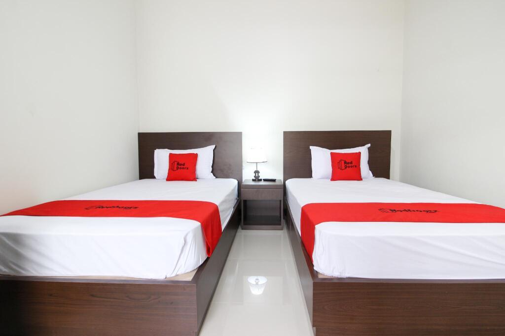 RedDoorz Plus @ Radio Dalam 2 — фото 3
