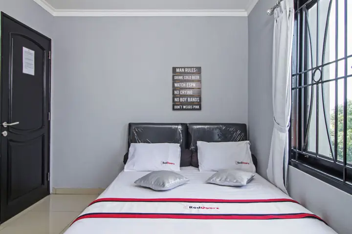Джакарта: RedDoorz Plus @ Radio Dalam 2