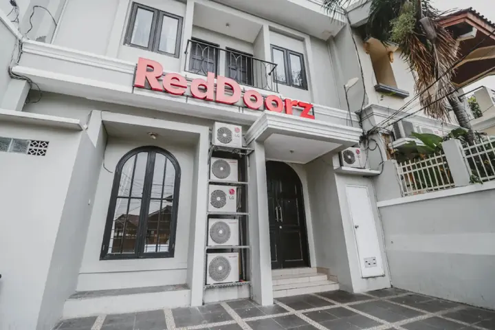 Джакарта: RedDoorz Plus @ Radio Dalam 2
