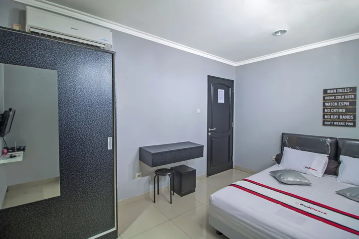 Джакарта: RedDoorz Plus @ Radio Dalam 2