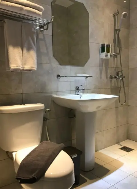 Чилегон: Hotel Arisu