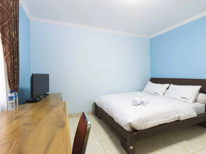 Джакарта: RedDoorz near Pasar Santa