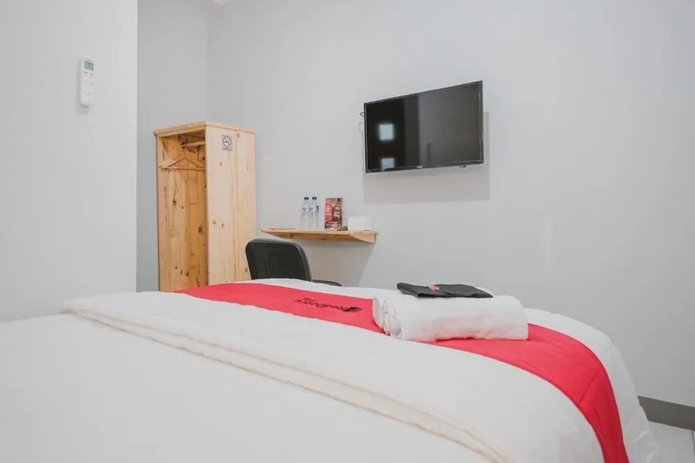 Джакарта: RedDoorz Syariah near Siloam  Hospital Kebon Jeruk