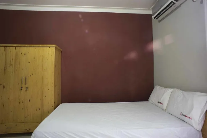 Джакарта: RedDoorz Syariah near Siloam  Hospital Kebon Jeruk