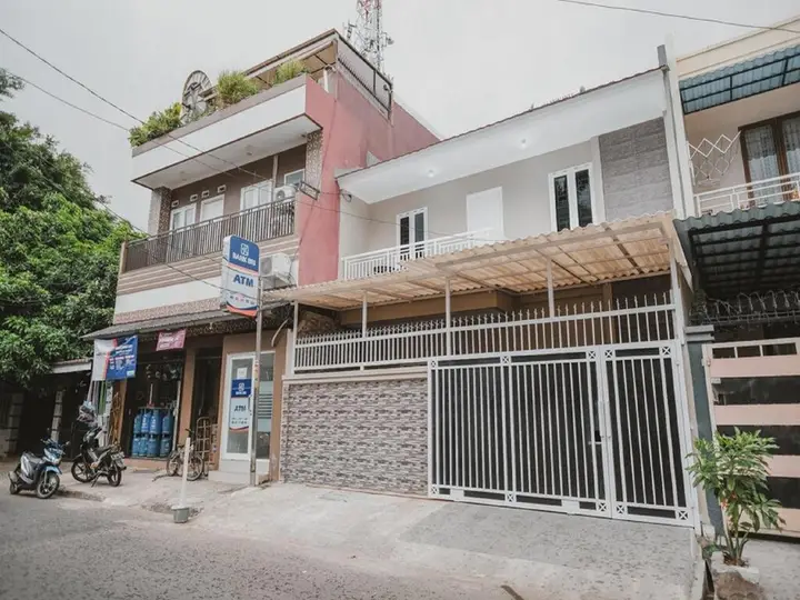 RedDoorz Syariah near Siloam Hospital Kebon Jeruk — фото 1