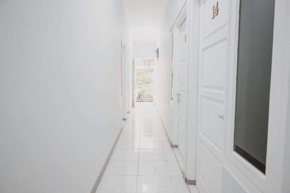 Джакарта: RedDoorz Syariah near Siloam Hospital Kebon Jeruk