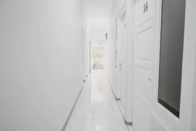 RedDoorz Syariah near Siloam  Hospital Kebon Jeruk — фото 6