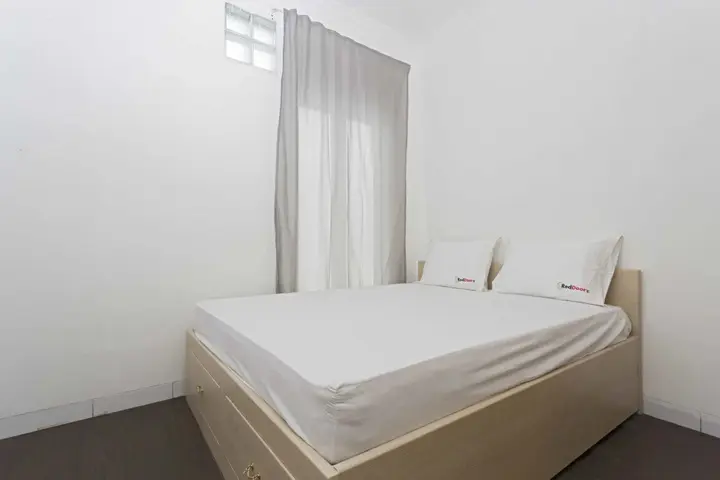Джакарта: RedDoorz near Lottemart Fatmawati