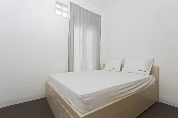 Джакарта: RedDoorz near Lottemart Fatmawati