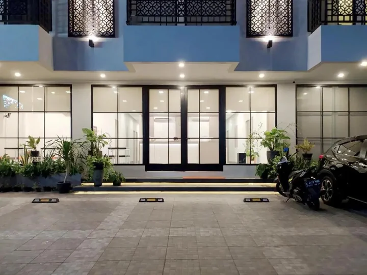 Джакарта: Front One Residence Syariah Mampang