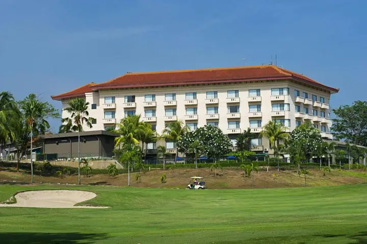 Караванг: Puri KIIC Golf View Hotel