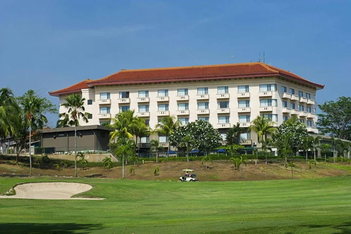 Караванг: Puri KIIC Golf View Hotel